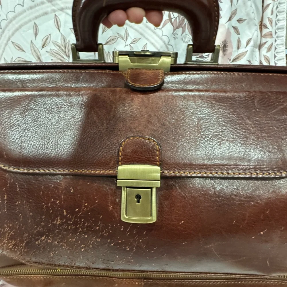 Classic Brown Distressed Leather Doctor Bag